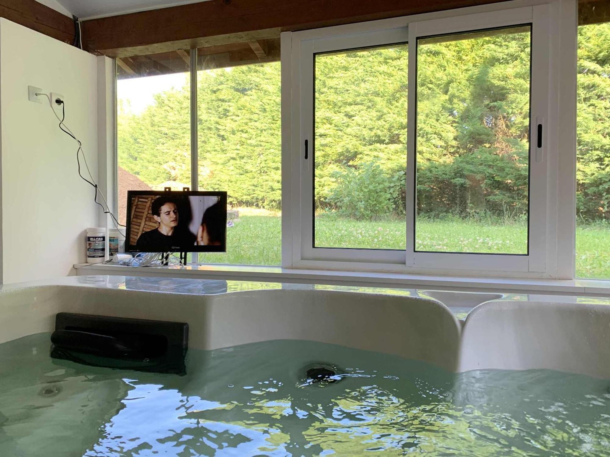 Maison Piscine Et Jacuzzi Saint-Germain-des-Fosses Buitenkant foto